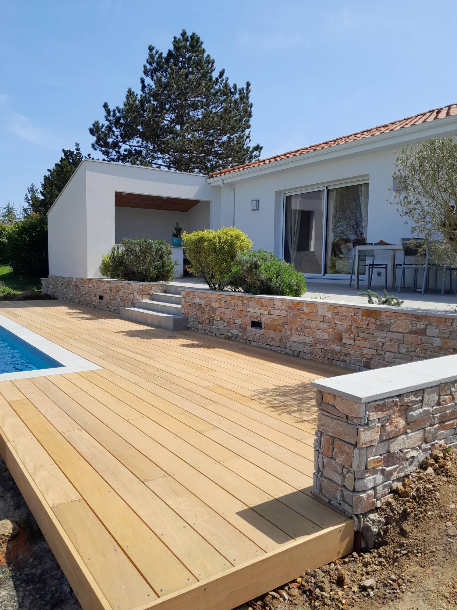 Placage orient assemblé sur trame béton